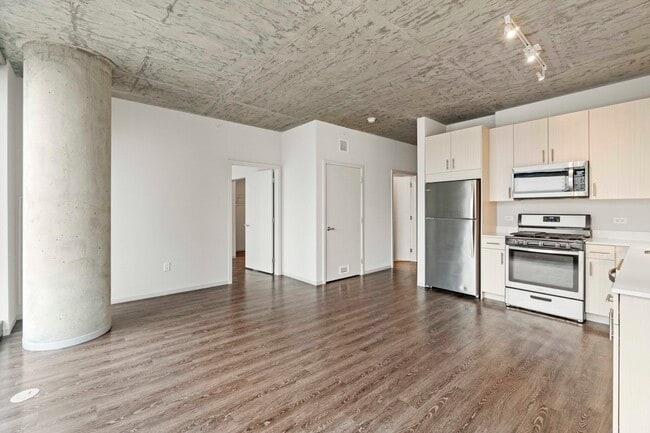 property at 635 S Clark St