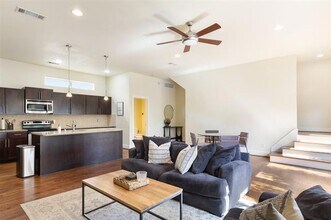 5711 Ross Ave in Dallas, TX - Building Photo - Building Photo