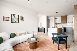 5740 W 92nd Ave in Westminster, CO - Foto de edificio - Building Photo