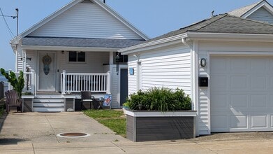 142 Bluff Ave, Unit Upstairs in Swansea, MA - Building Photo - Building Photo