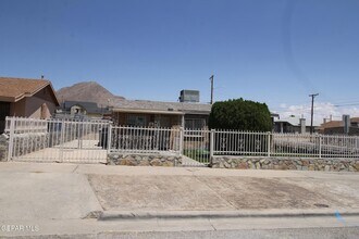 2529 Jackson Ave in El Paso, TX - Building Photo - Building Photo