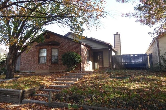 2710 Bridge Lake Dr in Irving, TX - Building Photo - Building Photo