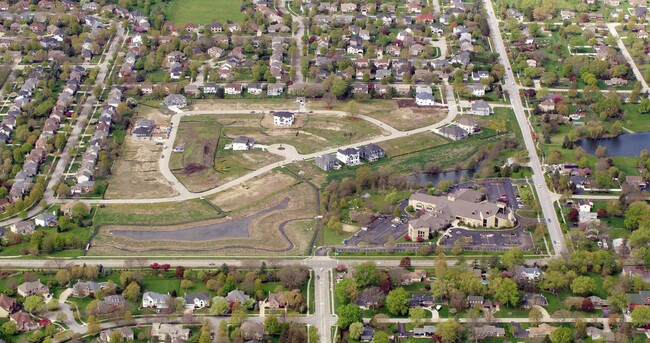 Clow Creek Farm in Naperville, IL - Foto de edificio - Building Photo