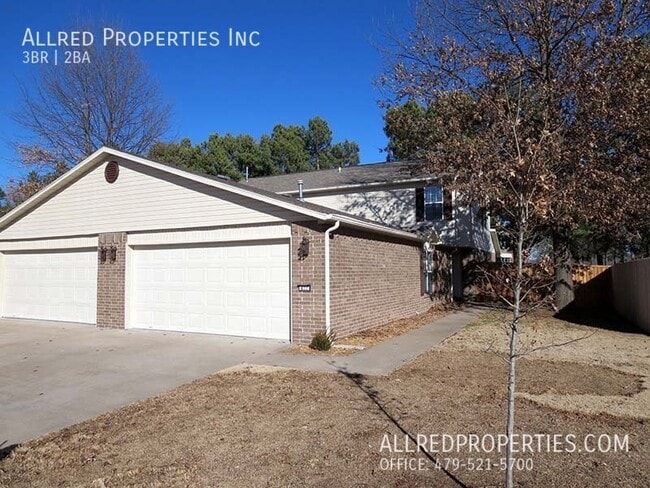 property at 822 N Daisy Ln
