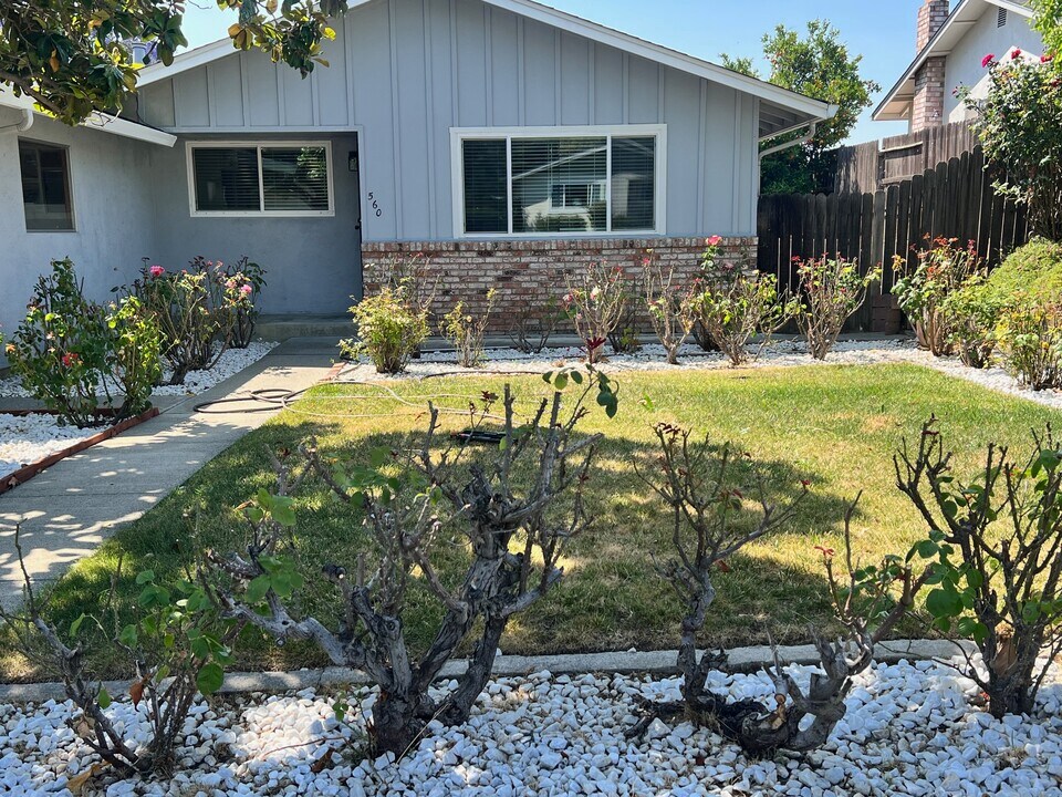 560 Burlington Dr in Vacaville, CA - Building Photo
