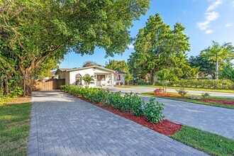 1075 NE 12th Ave in Homestead, FL - Building Photo - Building Photo