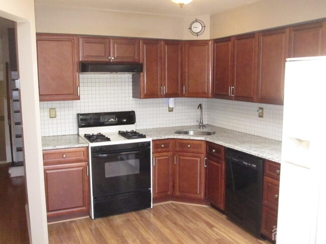 202 Goldmine Ln in Old Bridge, NJ - Building Photo - Building Photo