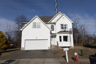 13 Cottage Way in Fanwood, NJ - Building Photo