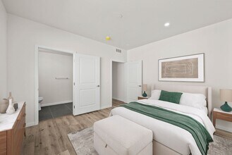 13853 Victory Blvd in Los Angeles, CA - Foto de edificio - Building Photo