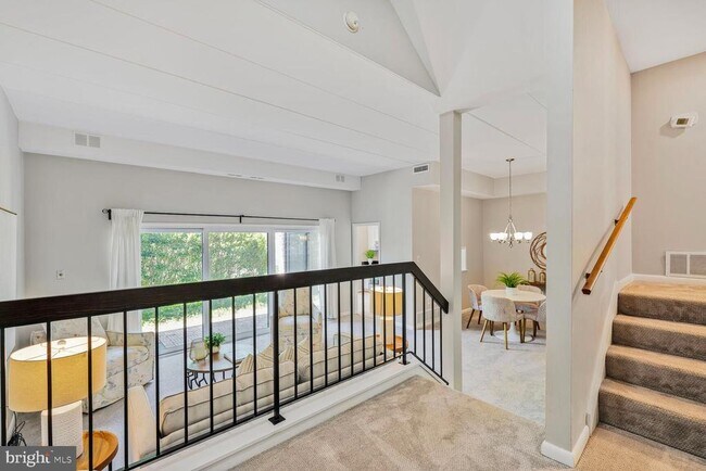 106 Roberts Ln in Alexandria, VA - Building Photo - Building Photo