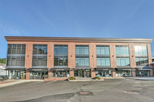 21 Lumber Rd in Roslyn, NY - Building Photo - Building Photo