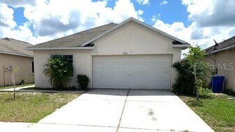 11752 Lynmoor Dr in Riverview, FL - Building Photo