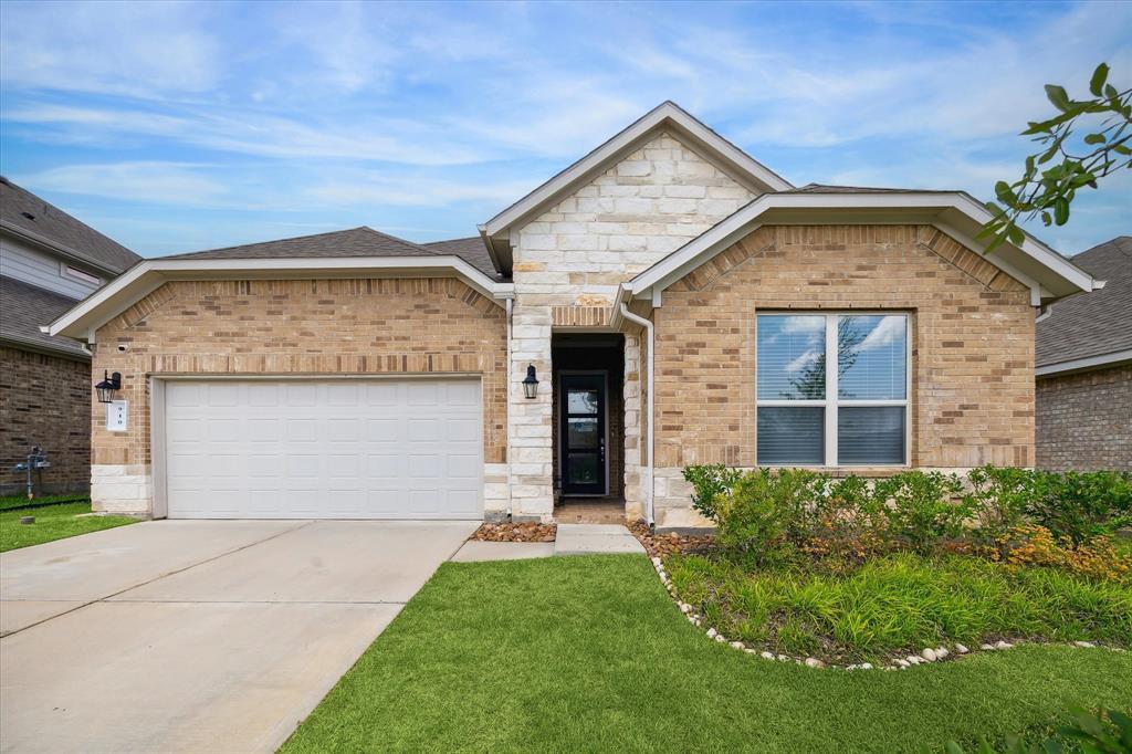 910 Youth Water Rd in Montgomery, TX - Building Photo