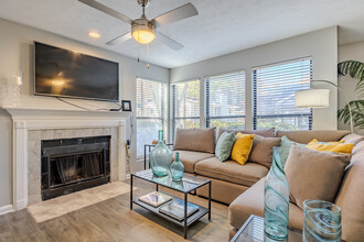 Chatsworth Apartments in Chamblee, GA - Building Photo - Interior Photo