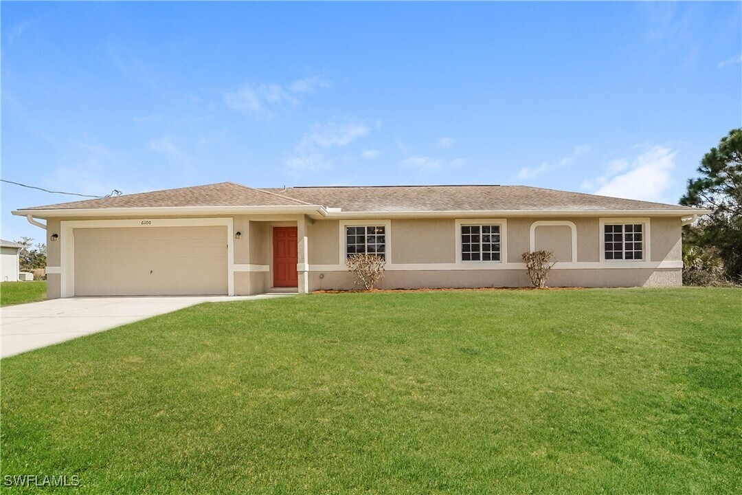6100 Deer Run Rd in North Port, FL - Building Photo