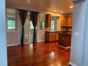5710 Harborside Way in Elk Grove, CA - Building Photo - Building Photo