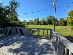 922 Blankenbaker Ln in Louisville, KY - Building Photo - Building Photo