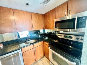 770 Claughton Island Dr, Unit 406 in Miami, FL - Foto de edificio - Building Photo