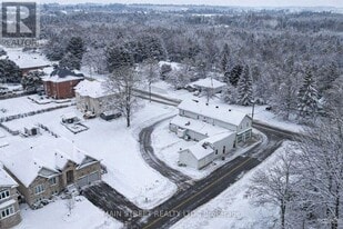 280 Bells Ln in Innisfil, ON - Building Photo