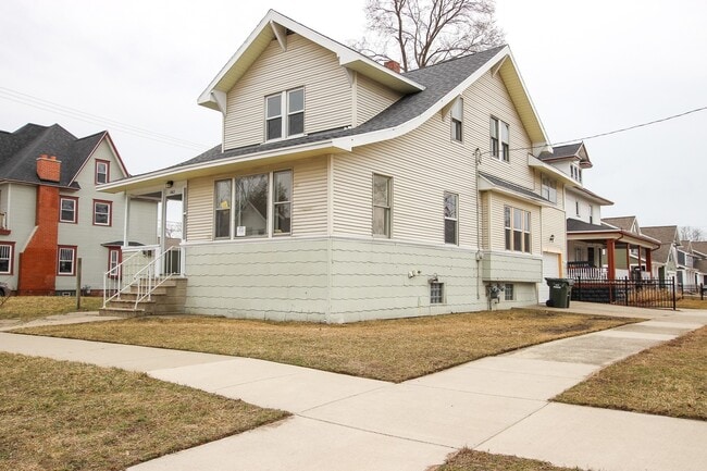 1163 4th St in Muskegon, MI - Building Photo - Building Photo