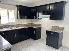 7838 S San Pedro St in Los Angeles, CA - Building Photo - Building Photo