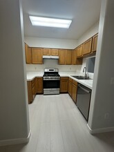 615 Blue Mountain Way, Unit B in Bakersfield, CA - Building Photo - Building Photo
