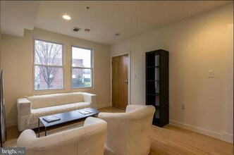 500 25th Pl NE, Unit 103 in Washington, DC - Foto de edificio - Building Photo