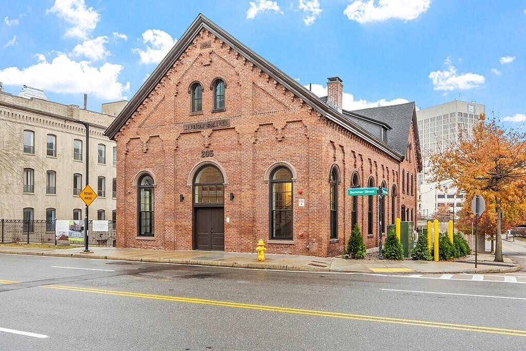205 Summer St, Unit 3 in Worcester, MA - Building Photo