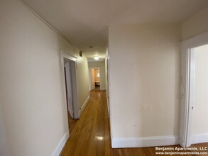 8 Barrows St, Unit 2 in Boston, MA - Building Photo - Building Photo