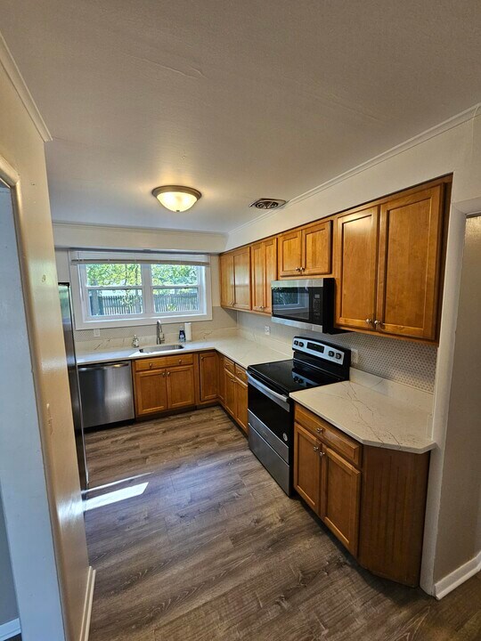4011 Buckingham Dr in Rockford, IL - Building Photo