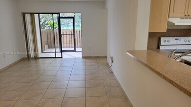 9433 Fontainebleau Blvd, Unit 104 in Miami, FL - Building Photo - Building Photo