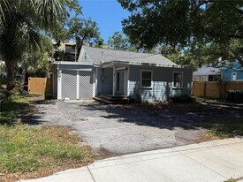 1563 7th St in Sarasota, FL - Building Photo