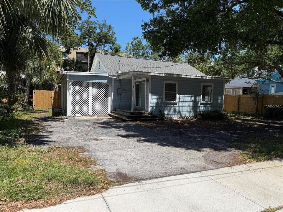 1563 7th St in Sarasota, FL - Building Photo