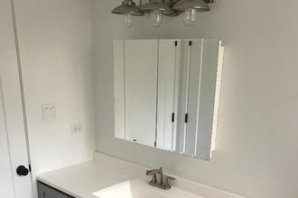 9647 Pacific Ave, Unit 2N in Franklin Park, IL - Foto de edificio - Building Photo