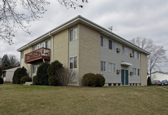 1410 Park Ave in West Bend, WI - Foto de edificio - Building Photo