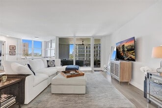 1340 S Ocean Blvd in Pompano Beach, FL - Building Photo - Building Photo