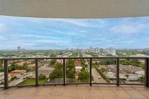 2301 SW 27th Ave, Unit 1400 in Miami, FL - Building Photo