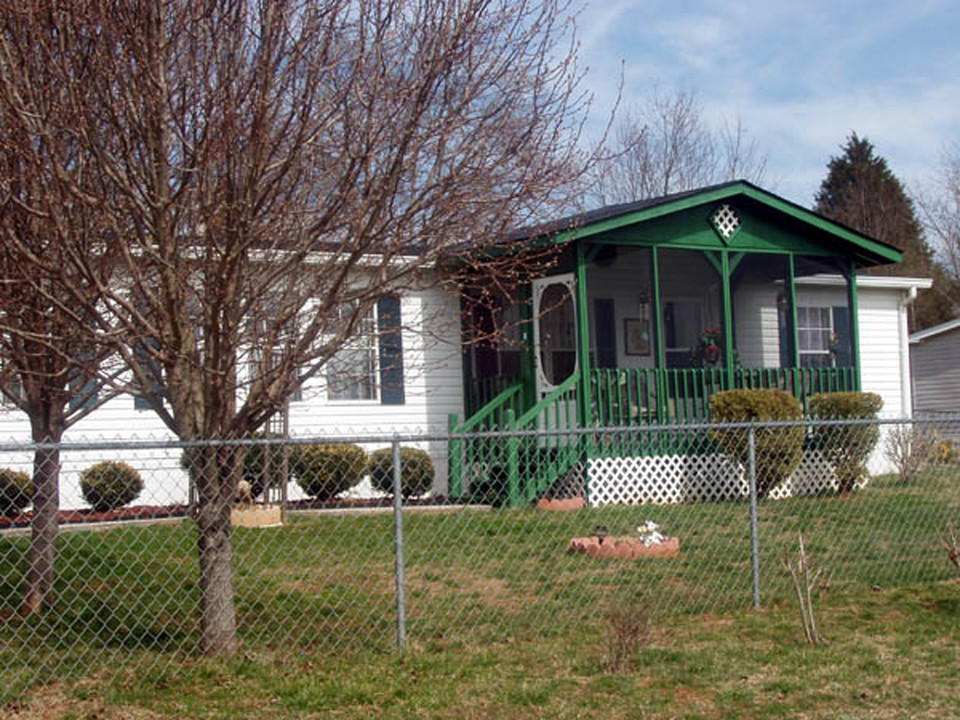 Fields Walk Mobile Home Park in Summerville, GA - Foto de edificio