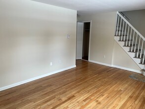 258 S Brooksvale Rd in Cheshire, CT - Building Photo - Building Photo