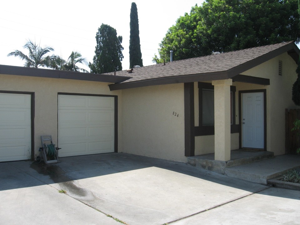 830-836 E La Veta Ave in Orange, CA - Building Photo