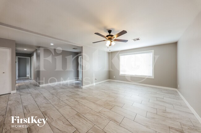 4628 W Vogel Ave in Glendale, AZ - Foto de edificio - Building Photo