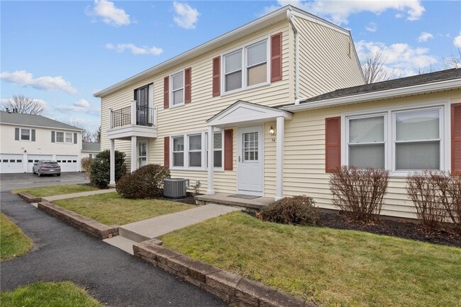34 Arrowhead Way S in Fairport, NY - Building Photo - Building Photo