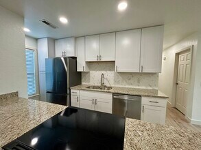 204 NW J St in Bentonville, AR - Building Photo - Building Photo