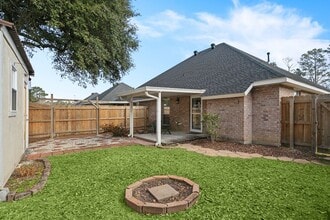 136 Southgate Dr in Ponchatoula, LA - Foto de edificio - Building Photo