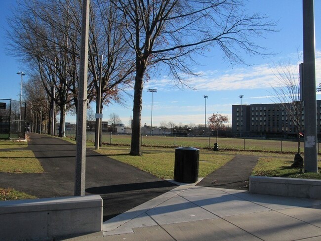 8 Greenwich St, Unit 3
