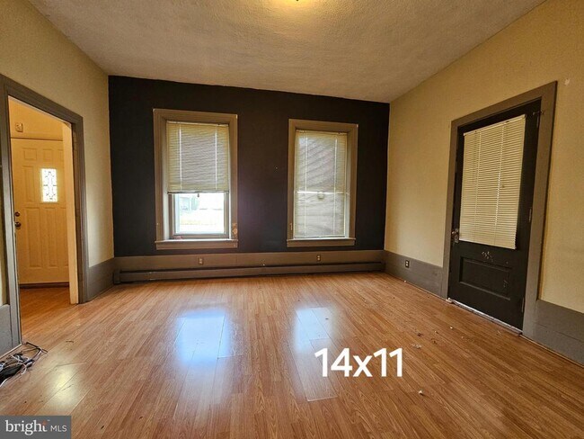112 W Franklin St in Topton, PA - Building Photo - Building Photo