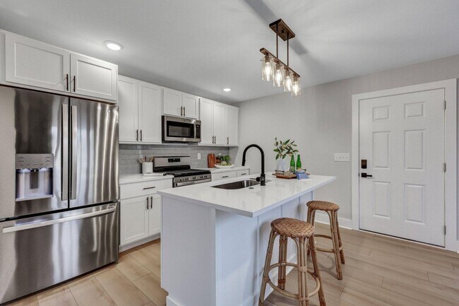 90 Hanover St-Unit -Unit B in Charleston, SC - Building Photo - Building Photo