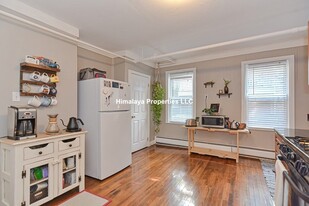 30 Darling St, Unit B in Boston, MA - Building Photo - Building Photo