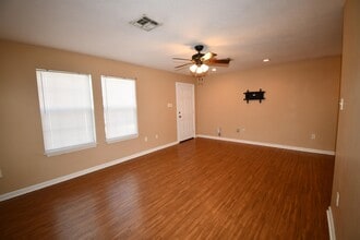 604 Derouen St in Lake Charles, LA - Building Photo - Building Photo