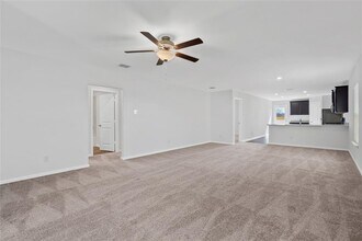 3927 Trail de Paris in New Braunfels, TX - Building Photo - Building Photo